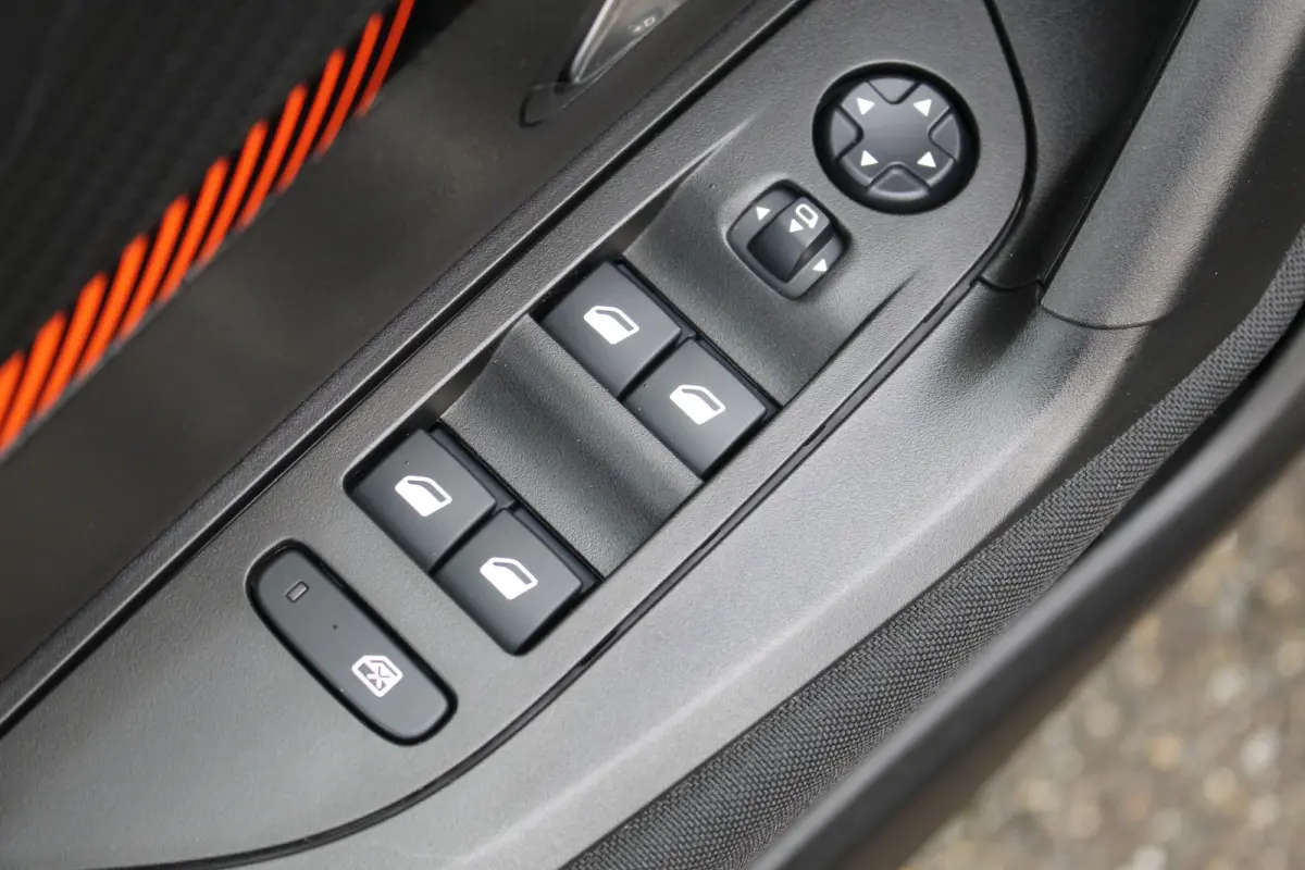 1.2 Blue Lease Active | Climate | Carplay | Navi | DAB | Cruise | LED | PDC A | Climate | Carplay | Navi | DAB | Cruise | LED | PDC A |