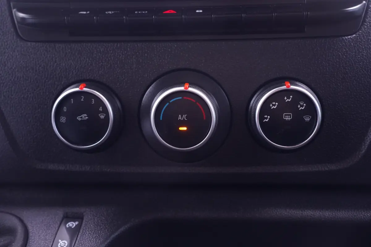 2.3 dCi 165 pk Autotransporter Marge Auto Airco, Cruise Control, 1.323 kg Laadvermogen, 3-Zits