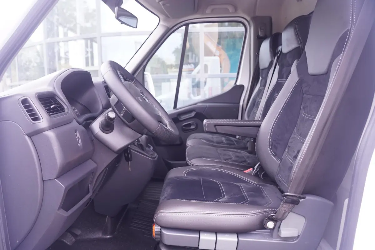2.3 dCi 165 pk Autotransporter Marge Auto Airco, Cruise Control, 1.323 kg Laadvermogen, 3-Zits