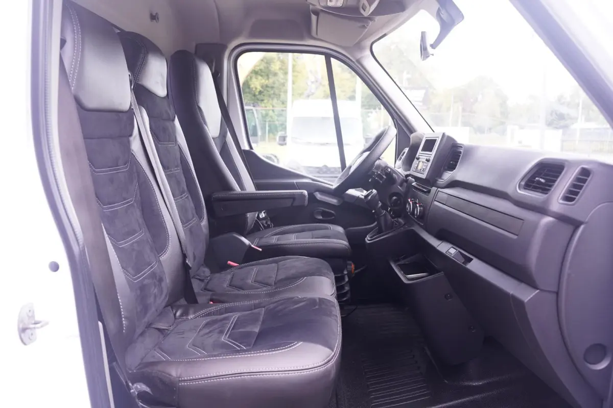 2.3 dCi 165 pk Autotransporter Marge Auto Airco, Cruise Control, 1.323 kg Laadvermogen, 3-Zits