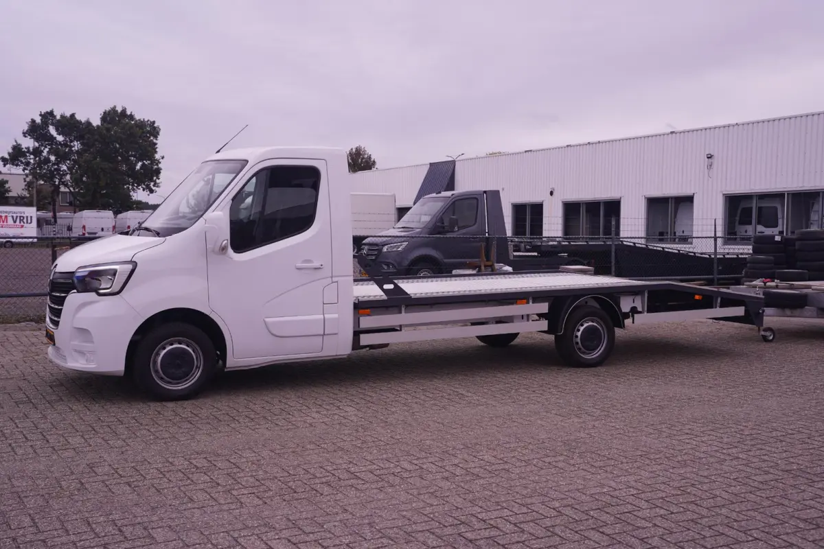 2.3 dCi 165 pk Autotransporter Marge Auto Airco, Cruise Control, 1.323 kg Laadvermogen, 3-Zits