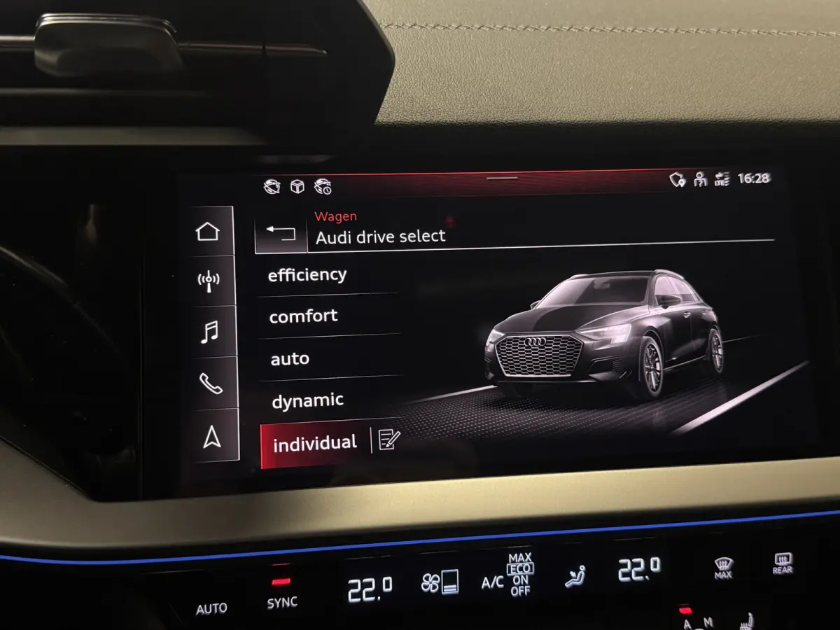 40 TFSI e S-Line Memory, PANO, RS
