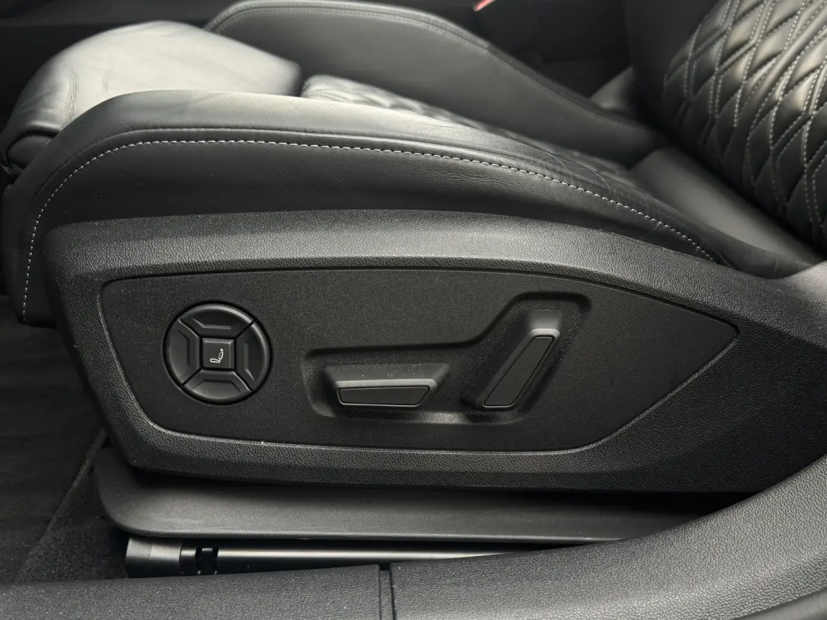 40 TFSI e S-Line Memory, PANO, RS