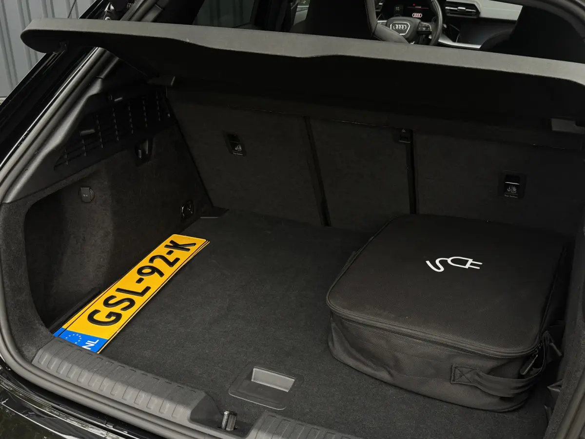 40 TFSI e S-Line Memory, PANO, RS