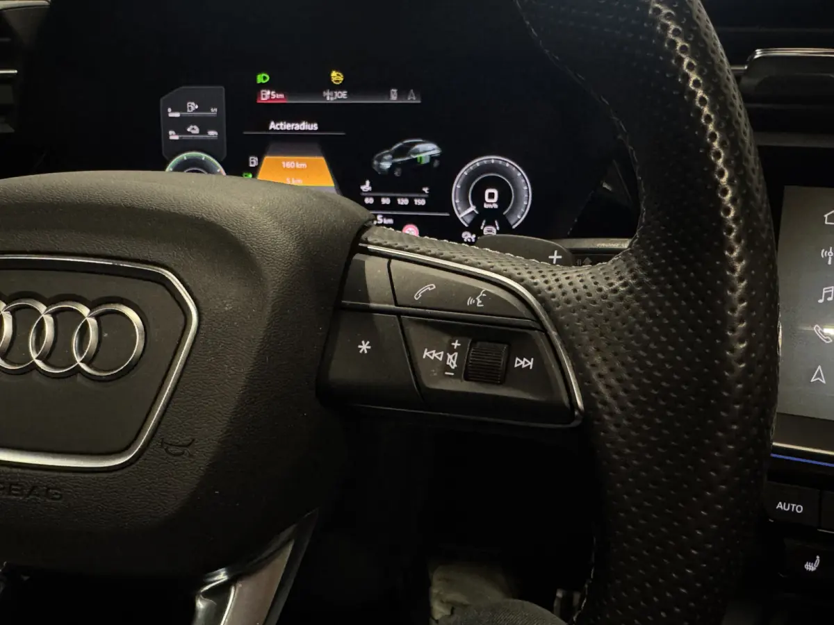 40 TFSI e S-Line Memory, PANO, RS