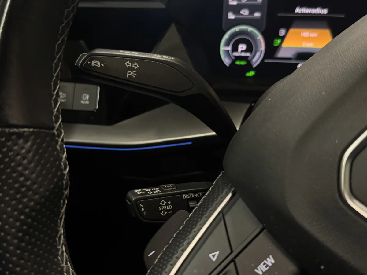 40 TFSI e S-Line Memory, PANO, RS