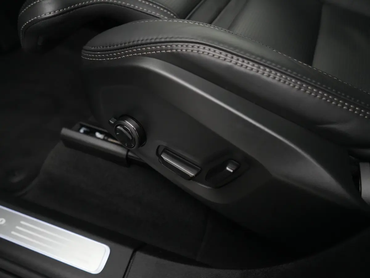 T8 Recharge AWD Ultra Dark | Luchtvering | Bowers & Wilkins | 360° | Head-Up | Massage | Panoramadak | Trekhaak