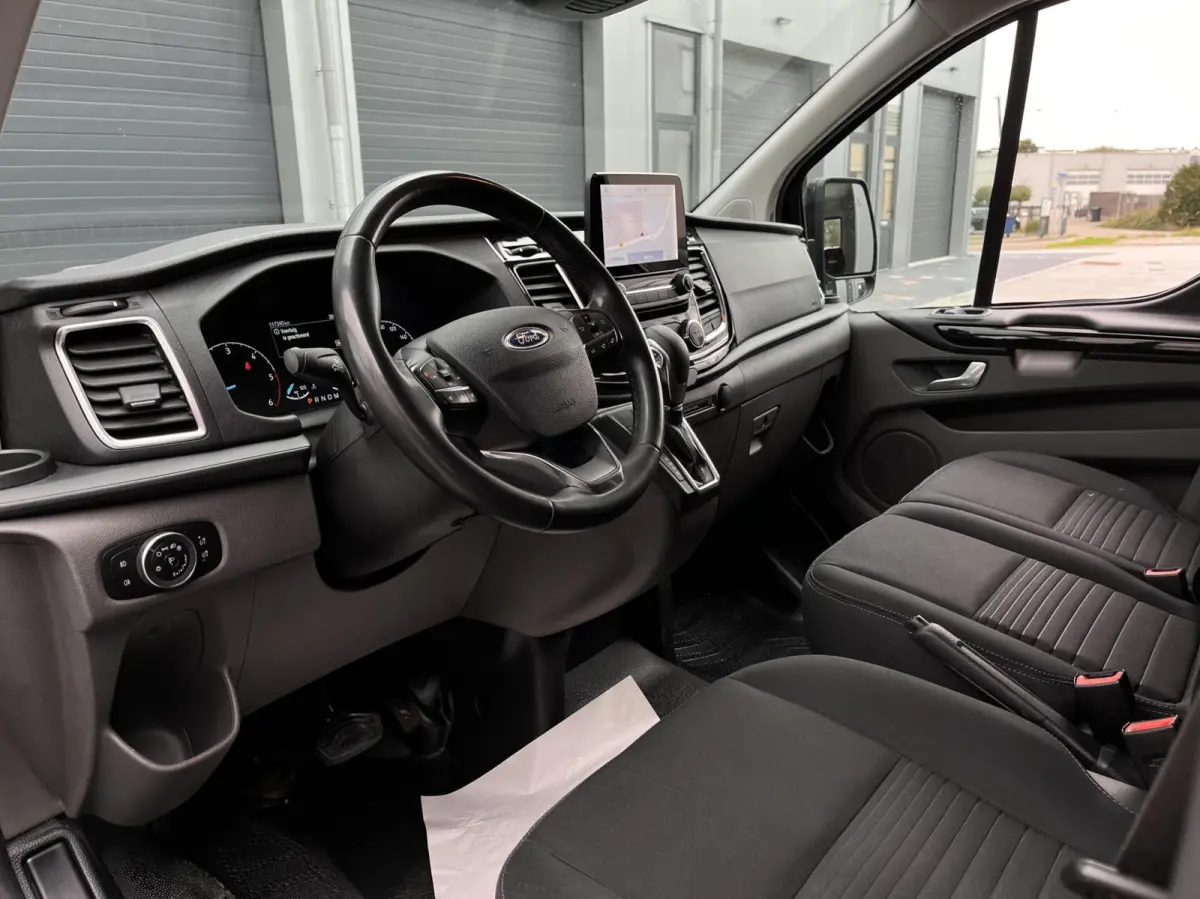 320 2.0 TDCI L2H1 Limited 130PK Automaat Stoel/Voorruitverwarming Camera Cruise Blind-Spot Navi 18'' Velgen Parkeersensoren *Dealer Onderhouden*