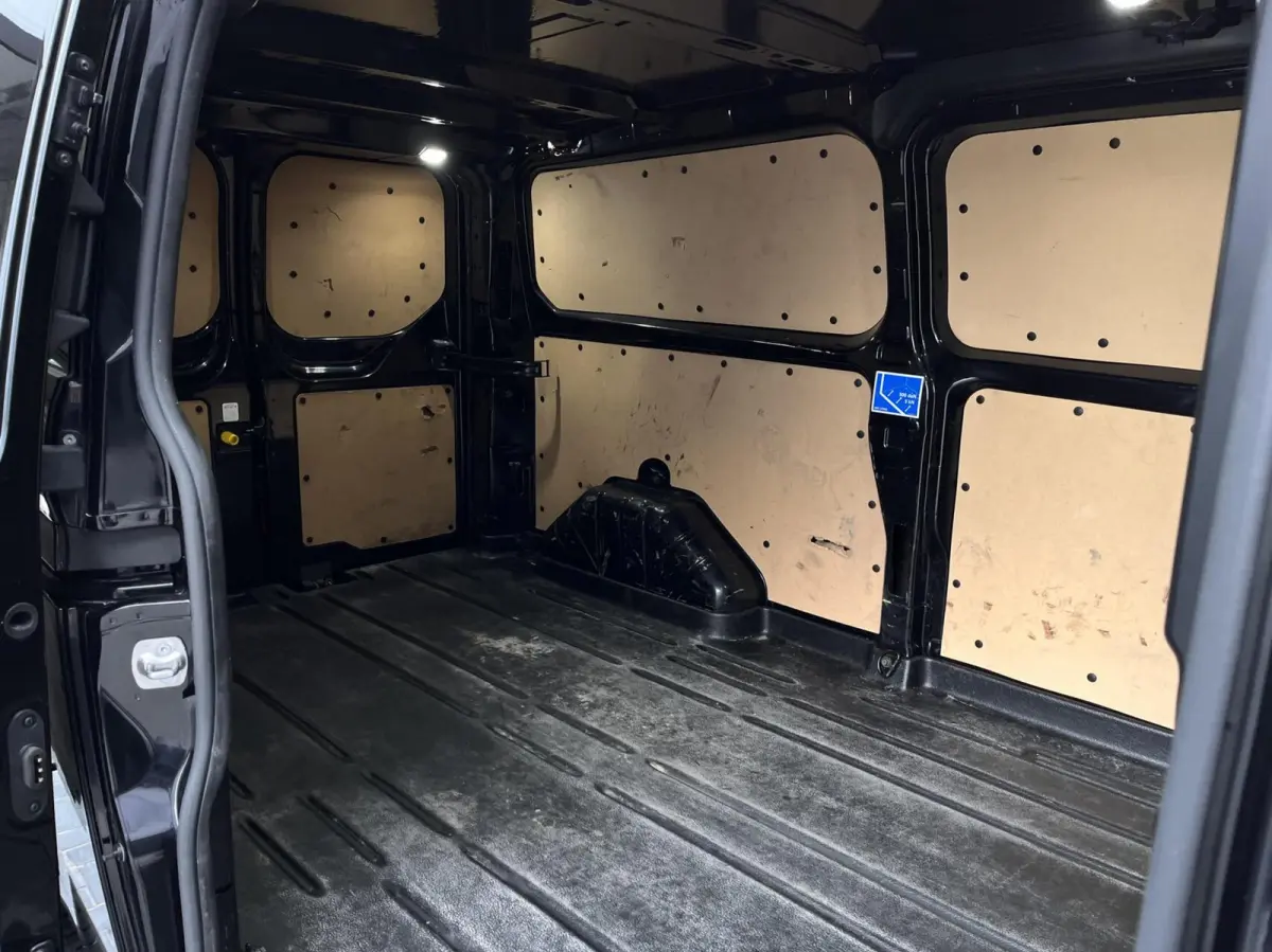 320 2.0 TDCI L2H1 Limited 130PK Automaat Stoel/Voorruitverwarming Camera Cruise Blind-Spot Navi 18'' Velgen Parkeersensoren *Dealer Onderhouden*