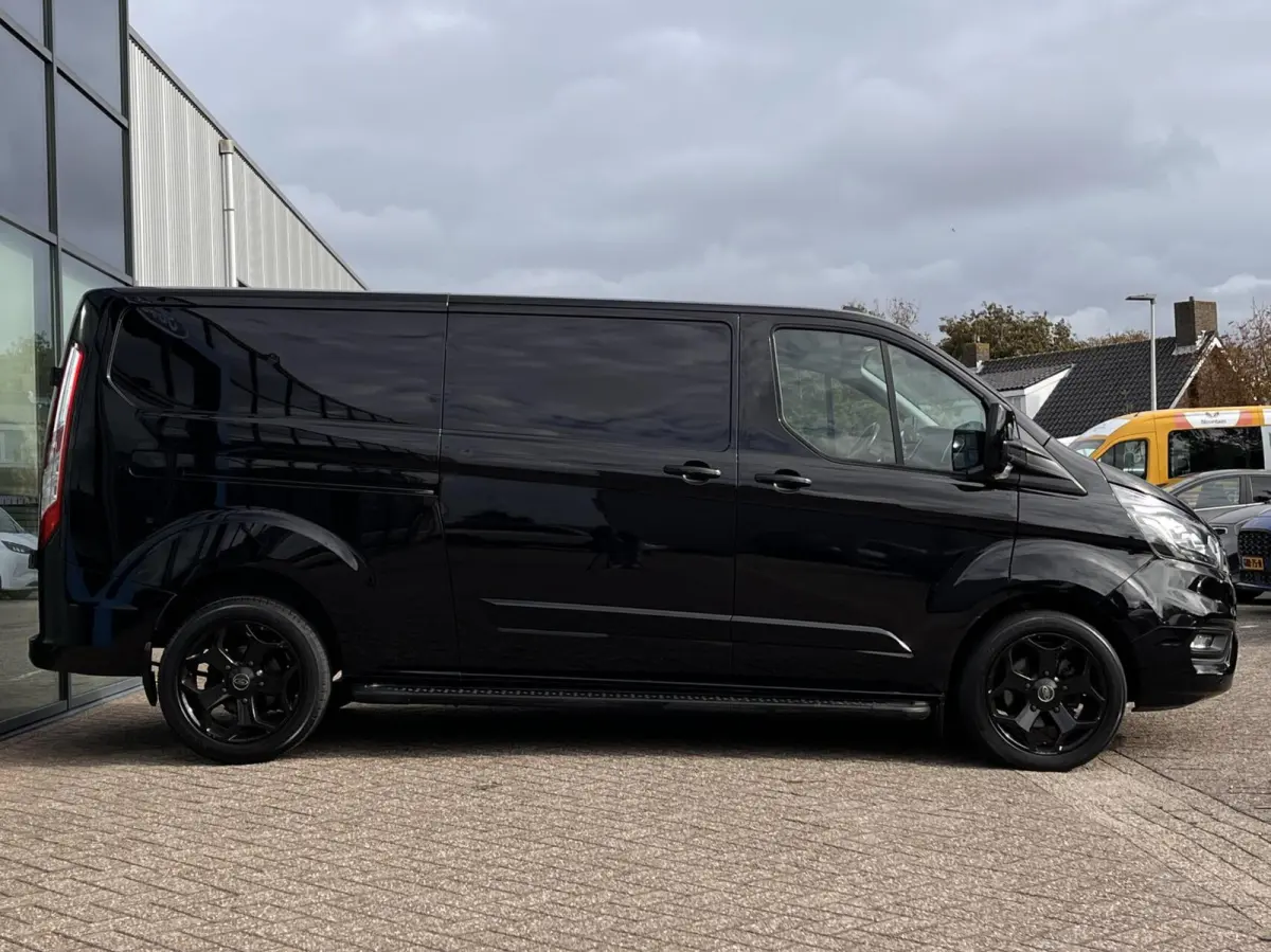 320 2.0 TDCI L2H1 Limited 130PK Automaat Stoel/Voorruitverwarming Camera Cruise Blind-Spot Navi 18'' Velgen Parkeersensoren *Dealer Onderhouden*
