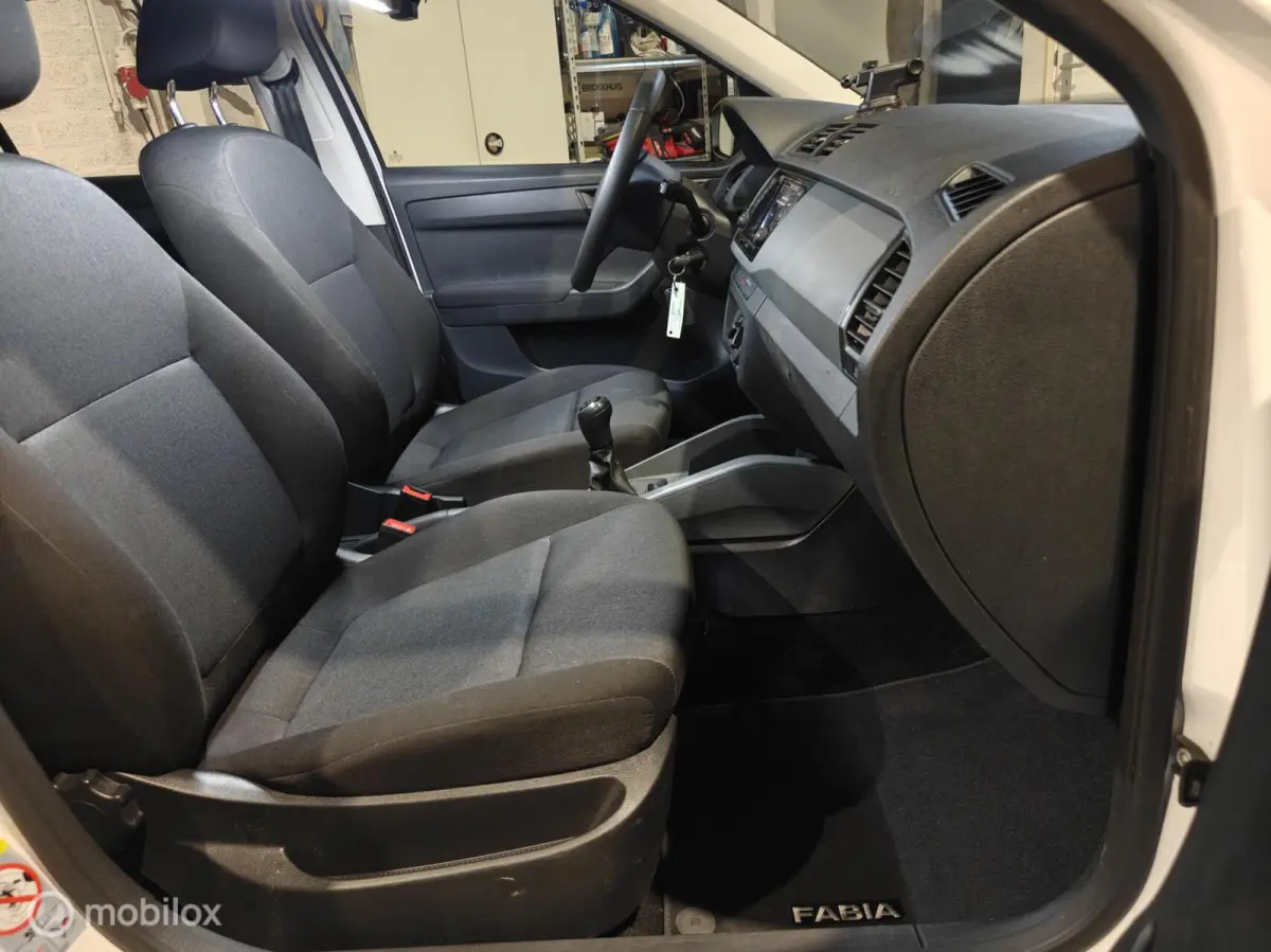 Hatchback 5-deurs 1.0 75pk Airco el.Ram. CruiseC
