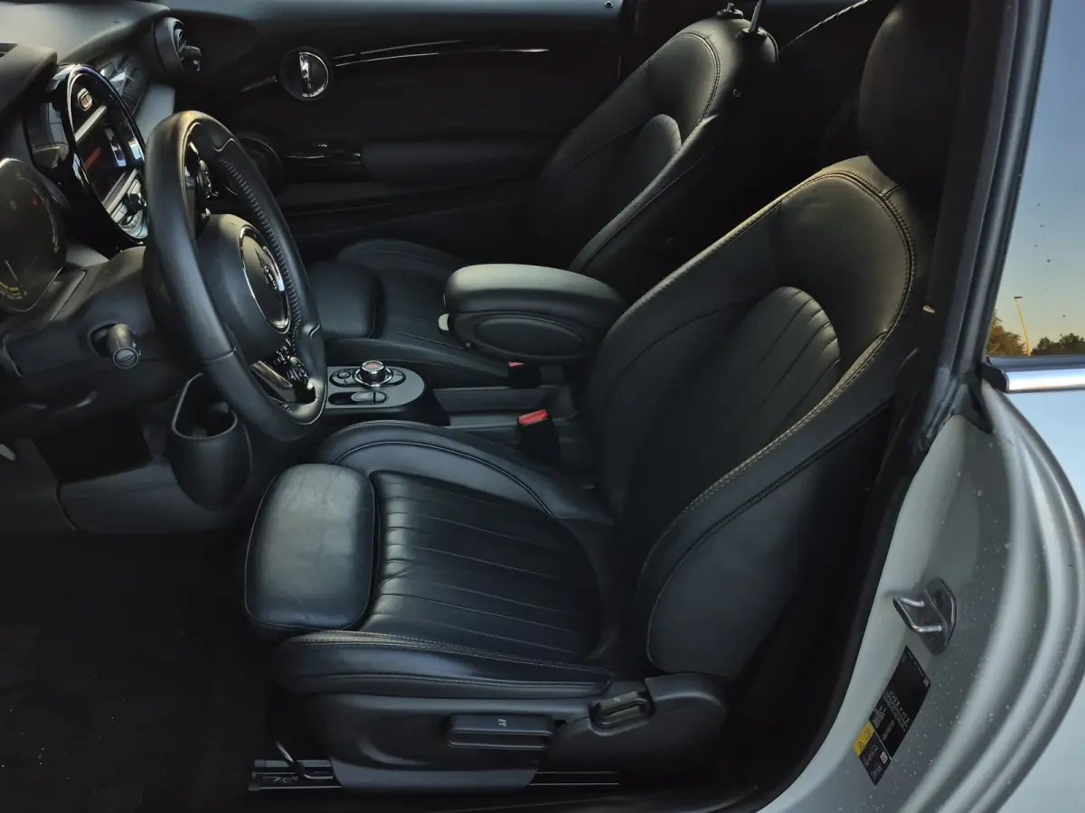 Yours 33 kWh Panoramadak | Matrix LED | Keyless | Luxe leder | Stoelverwarming | Camera | Parkeersensoren |