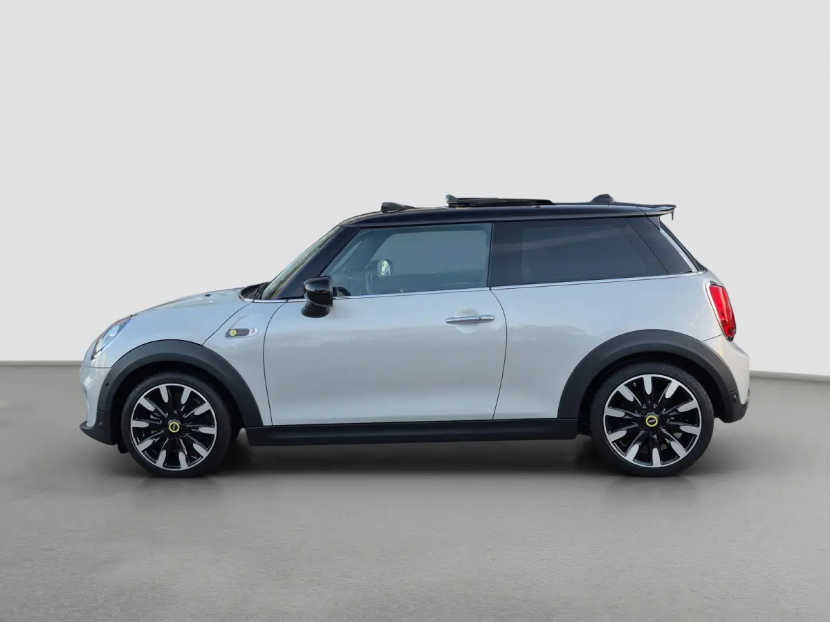 Yours 33 kWh Panoramadak | Matrix LED | Keyless | Luxe leder | Stoelverwarming | Camera | Parkeersensoren |