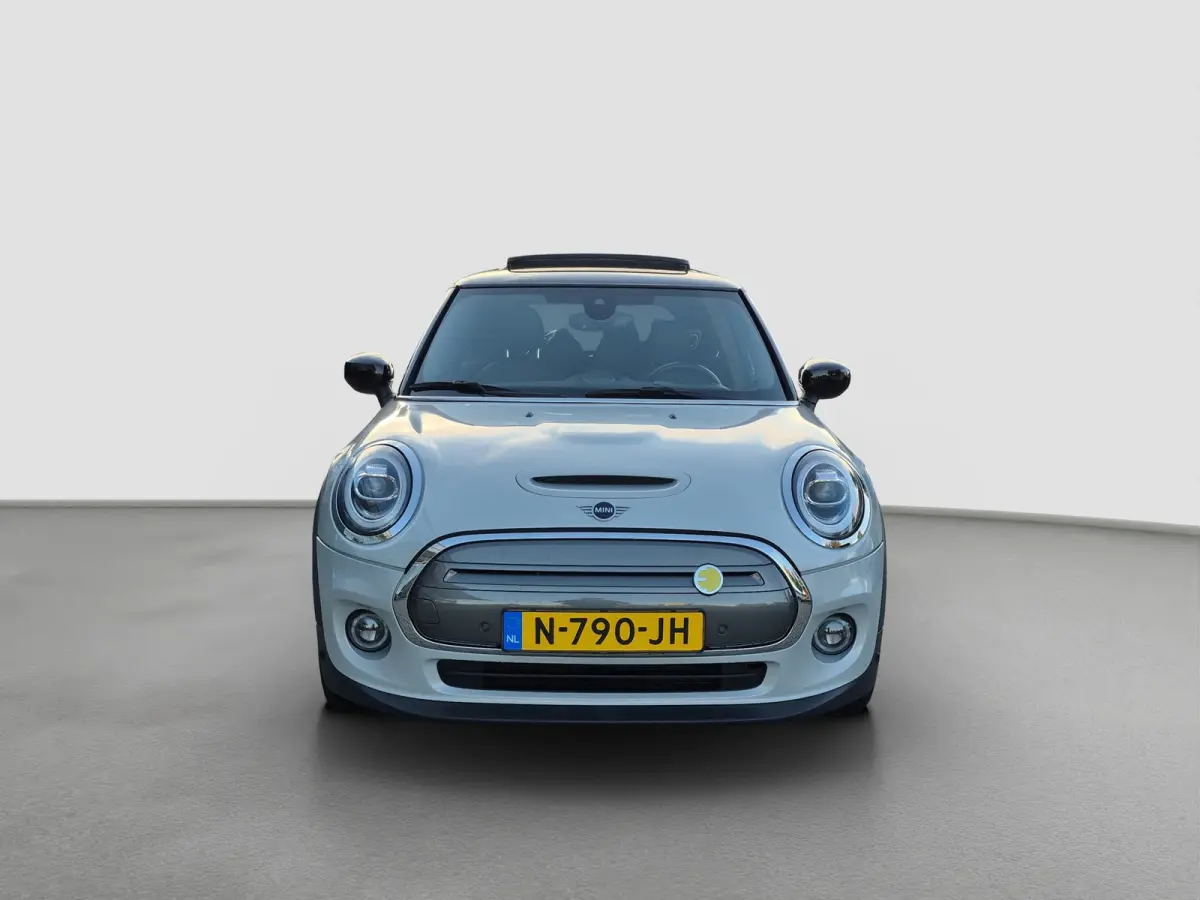 Yours 33 kWh Panoramadak | Matrix LED | Keyless | Luxe leder | Stoelverwarming | Camera | Parkeersensoren |