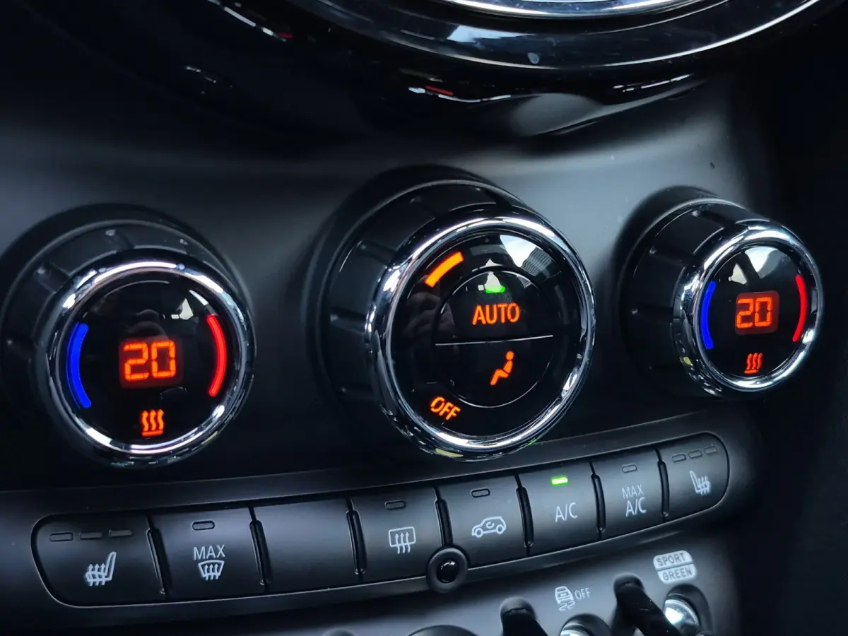 Yours 33 kWh Panoramadak | Matrix LED | Keyless | Luxe leder | Stoelverwarming | Camera | Parkeersensoren |