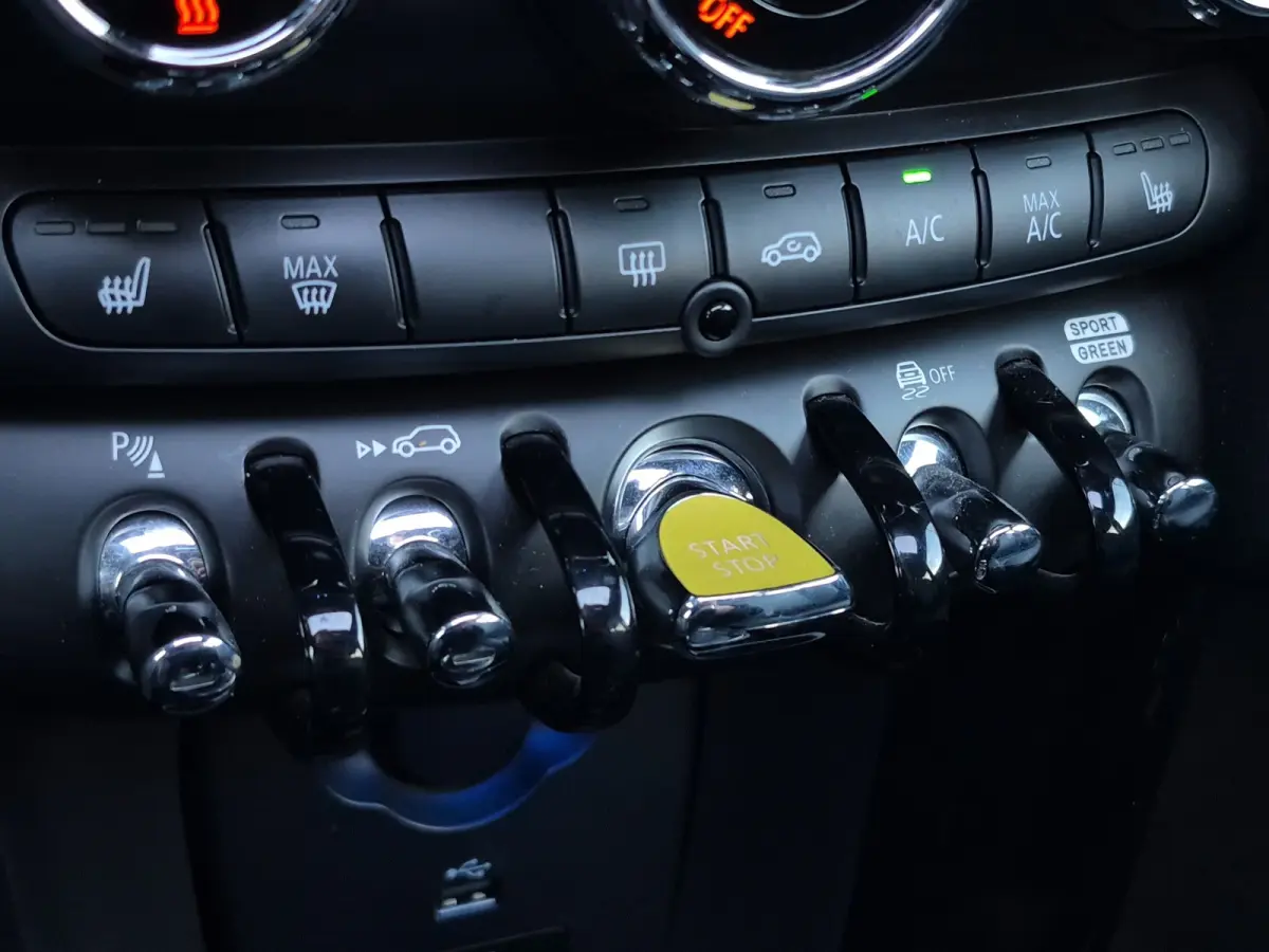 Yours 33 kWh Panoramadak | Matrix LED | Keyless | Luxe leder | Stoelverwarming | Camera | Parkeersensoren |