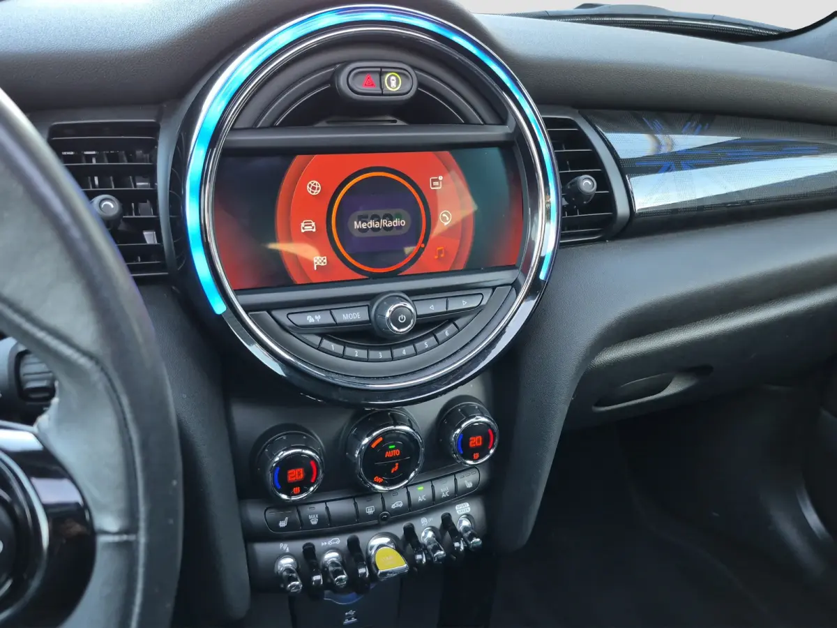 Yours 33 kWh Panoramadak | Matrix LED | Keyless | Luxe leder | Stoelverwarming | Camera | Parkeersensoren |