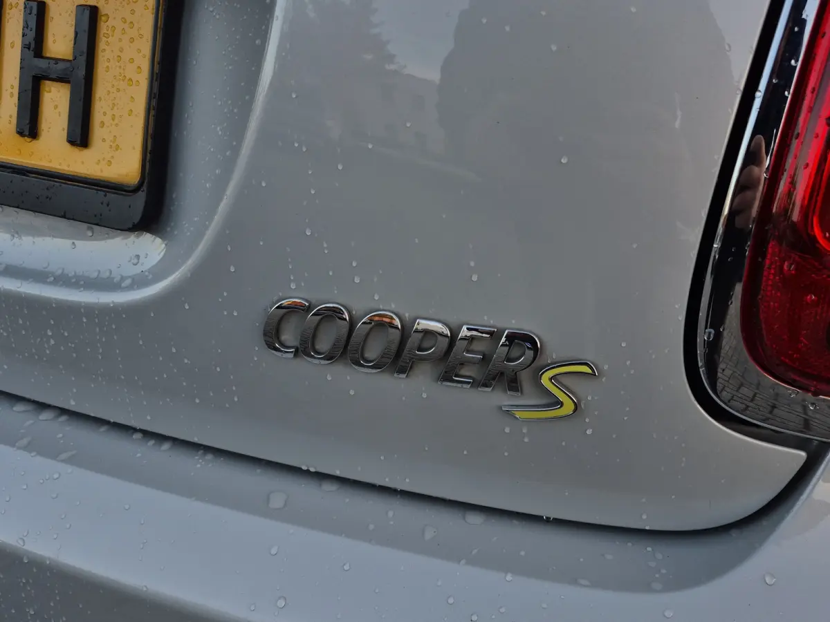 Yours 33 kWh Panoramadak | Matrix LED | Keyless | Luxe leder | Stoelverwarming | Camera | Parkeersensoren |