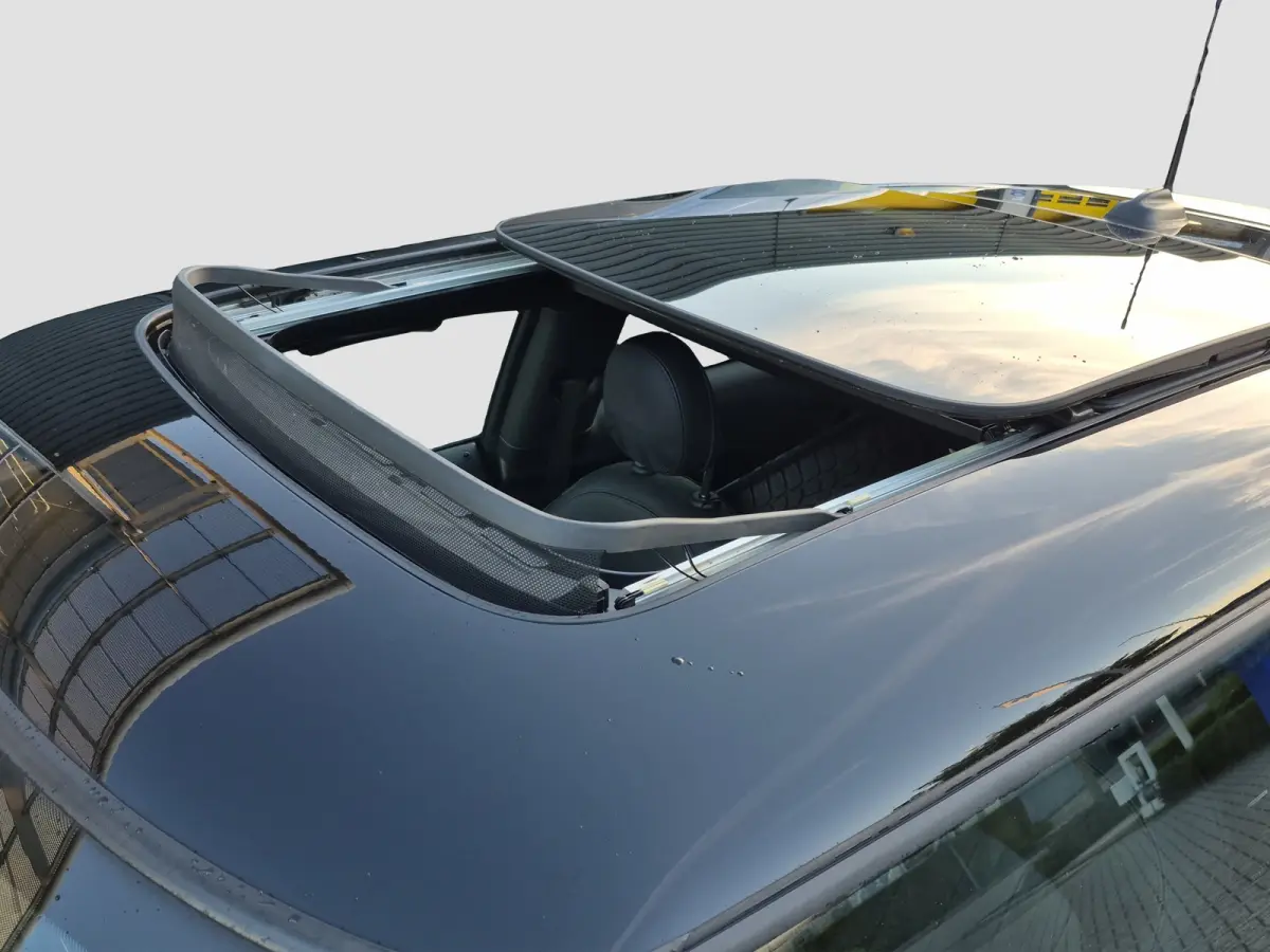 Yours 33 kWh Panoramadak | Matrix LED | Keyless | Luxe leder | Stoelverwarming | Camera | Parkeersensoren |