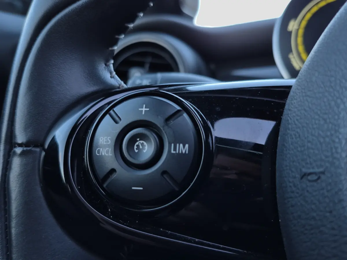 Yours 33 kWh Panoramadak | Matrix LED | Keyless | Luxe leder | Stoelverwarming | Camera | Parkeersensoren |