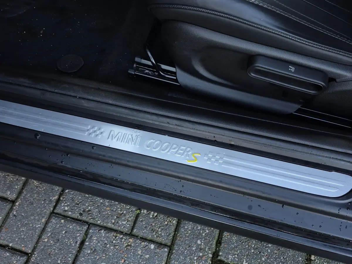 Yours 33 kWh Panoramadak | Matrix LED | Keyless | Luxe leder | Stoelverwarming | Camera | Parkeersensoren |