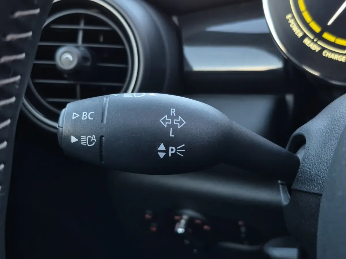 Yours 33 kWh Panoramadak | Matrix LED | Keyless | Luxe leder | Stoelverwarming | Camera | Parkeersensoren |