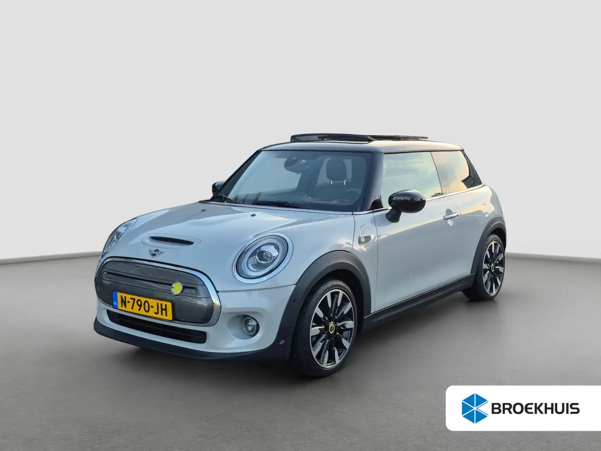 Yours 33 kWh Panoramadak | Matrix LED | Keyless | Luxe leder | Stoelverwarming | Camera | Parkeersensoren |