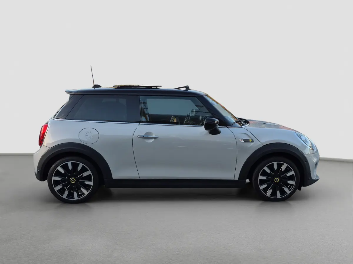 Yours 33 kWh Panoramadak | Matrix LED | Keyless | Luxe leder | Stoelverwarming | Camera | Parkeersensoren |