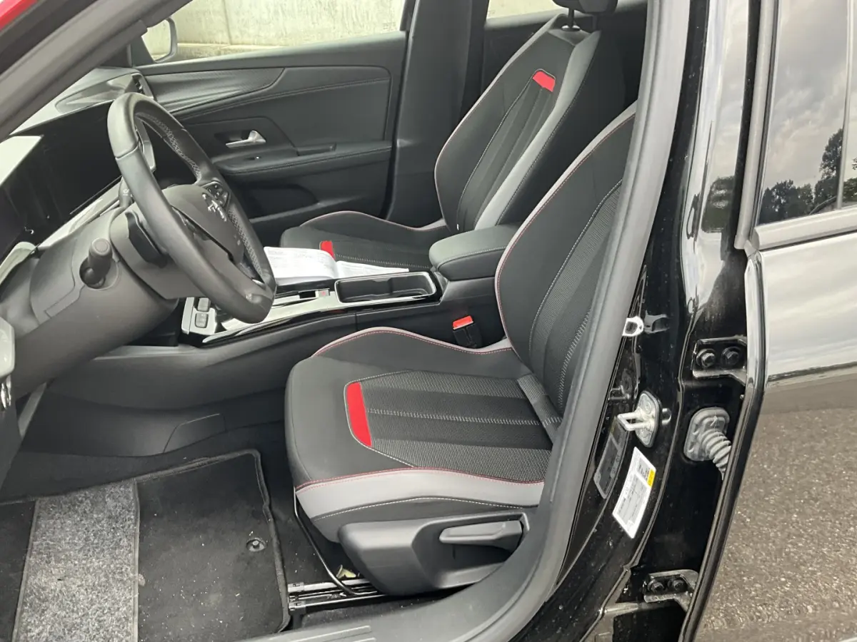 1.2 Turbo GS Line Camera | Stoelverwarming | Navigatie | 17" Lichtmetaal | Carplay | LED | Digitaal Dashboard | Parkeersensoren | Achteruitrijcamera | Afwijkende dakkleur | Apple Carplay/And
