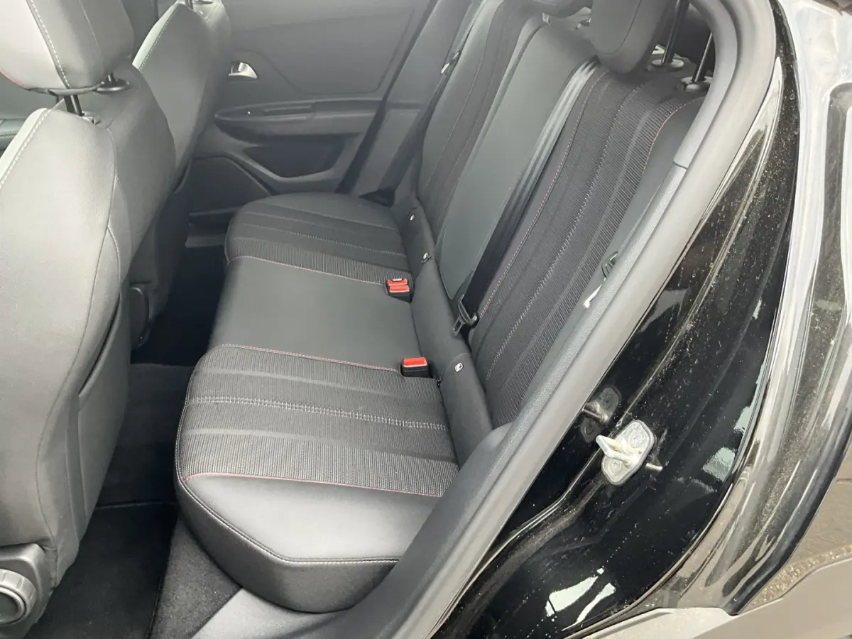 1.2 Turbo GS Line Camera | Stoelverwarming | Navigatie | 17" Lichtmetaal | Carplay | LED | Digitaal Dashboard | Parkeersensoren | Achteruitrijcamera | Afwijkende dakkleur | Apple Carplay/And