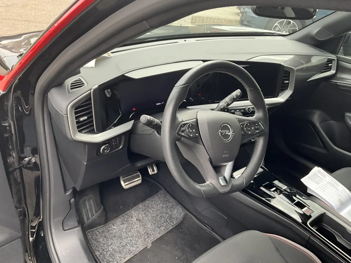 1.2 Turbo GS Line Camera | Stoelverwarming | Navigatie | 17" Lichtmetaal | Carplay | LED | Digitaal Dashboard | Parkeersensoren | Achteruitrijcamera | Afwijkende dakkleur | Apple Carplay/And