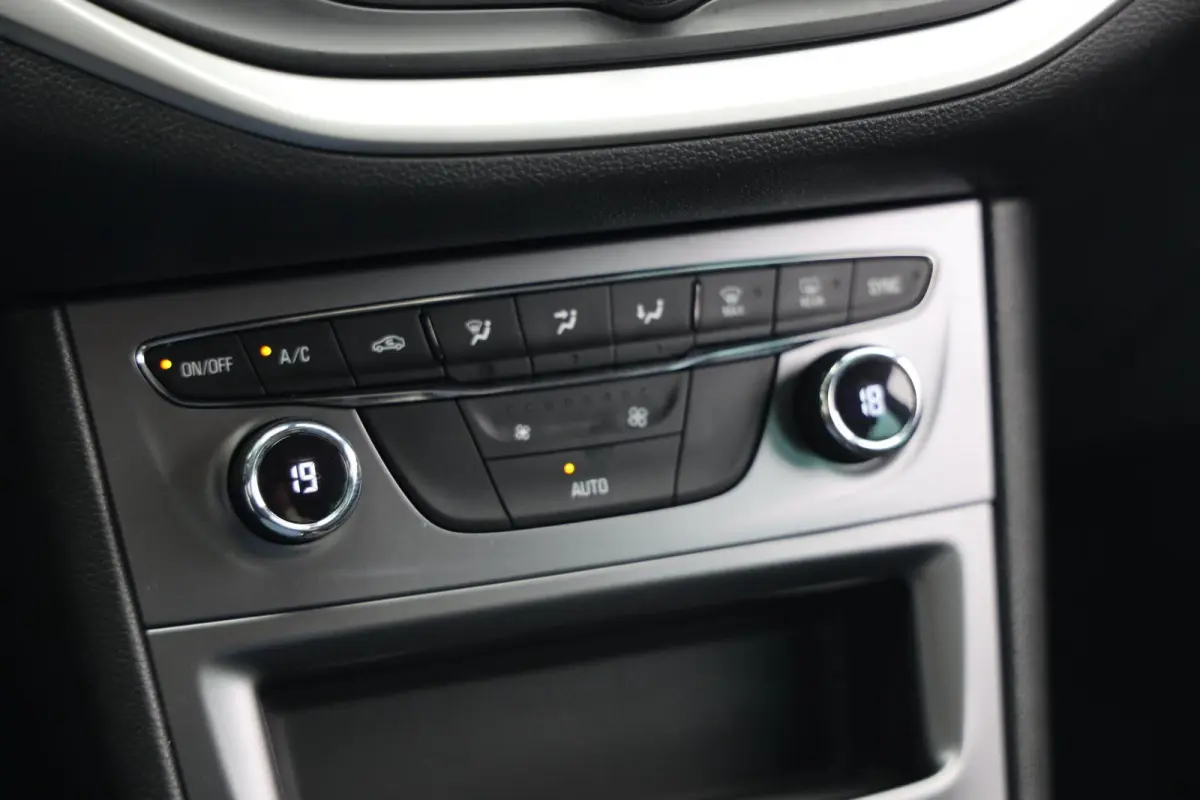 1.0 Turbo 120 Jaar Edition|Carplay|Clima|Cruise|Navi|Comfortstoelen