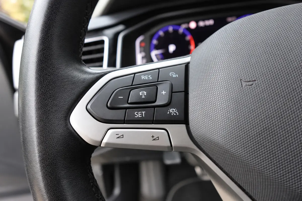 1.0 TSI R-line BEATS IQ-LIGHT ACC