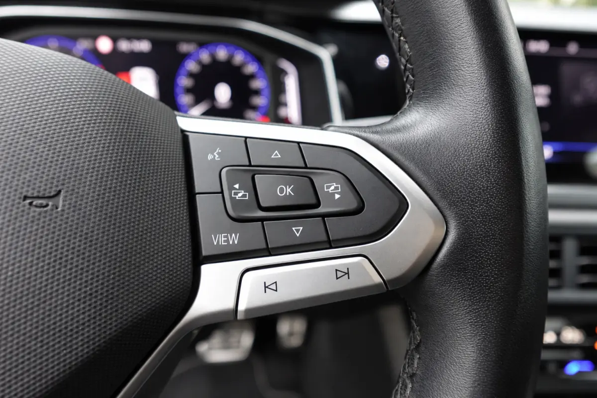 1.0 TSI R-line BEATS IQ-LIGHT ACC