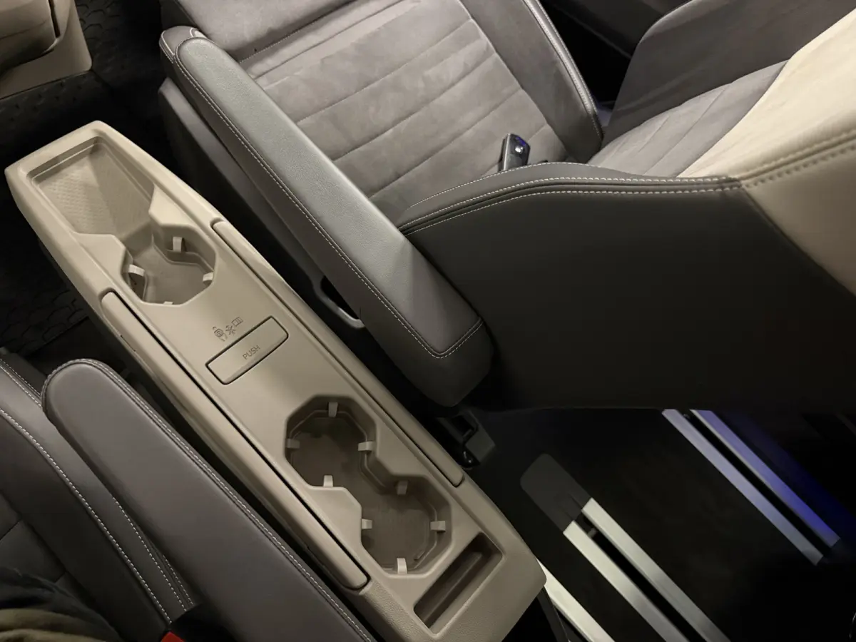 1.4 eHybrid Energetic 7p. PANO/MASSAGE/HEAD-UP/ADAPTIVE-ONDERSTEL/SOH 89,2%/360CAMERA/STANDKACHEL/EL.SCHFDEUREN/IQ-LIGHT/LEER-ALCANTARA/MEMORY/18"LMV/ACC/KEYLESS/SFEER/MIDDEN-CONSOLE/NET OH 