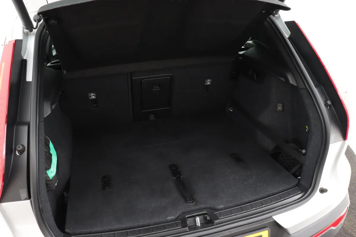 2.0 T4 Momentum | Uitklap Trekhaak | Org NL | Digital Cockpit | Camera | Stoelverwarming |