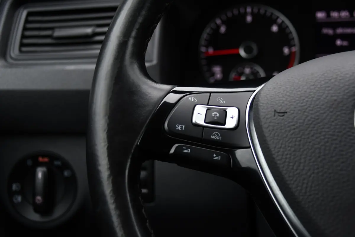 2.0 TDI L1H1 BMT Highline Adaptieve Cruise, Carplay, LED, Clima, Stoelverwarming, 150pk, Automaat, Leder, Uniek!