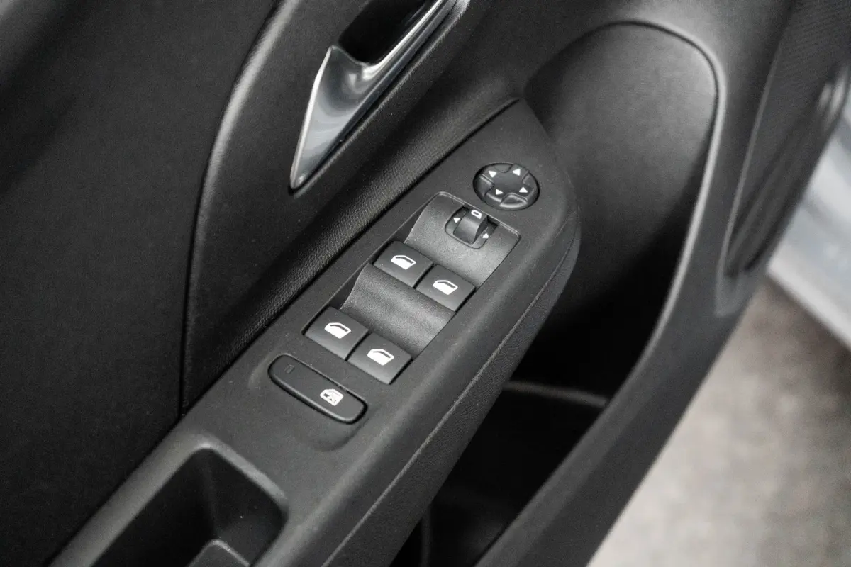 Electric Edition 50 kWh | Navi by App | Cruise control | PDC Achter | DAB |