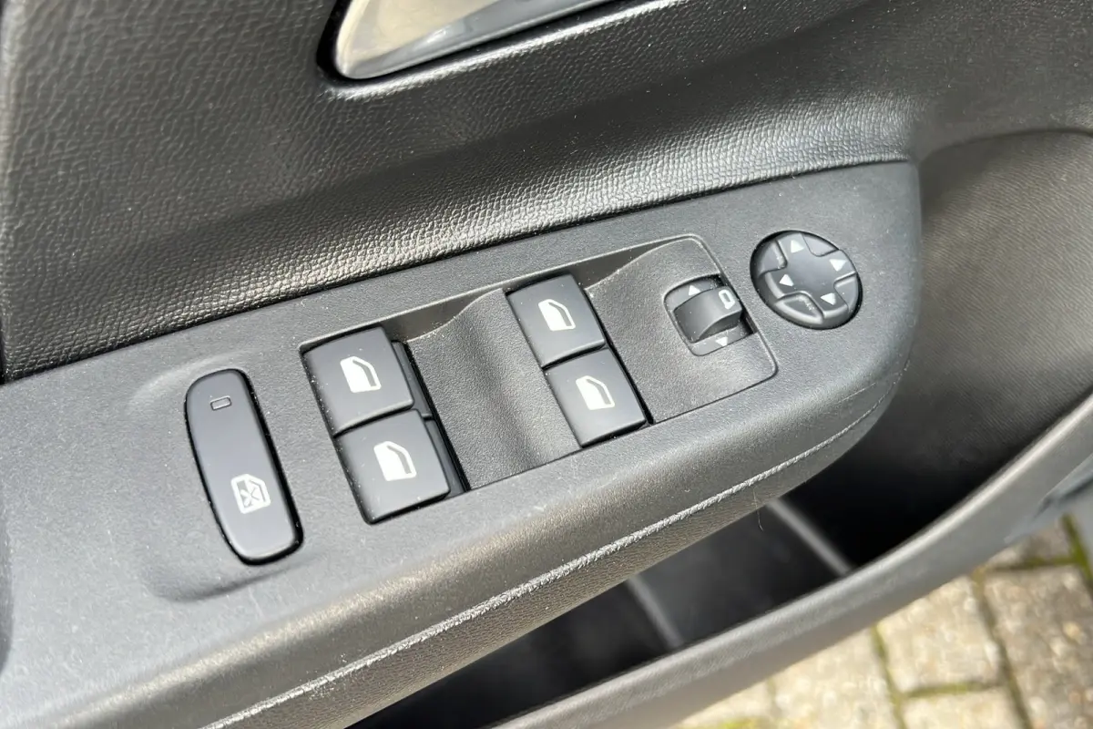 Electric Edition 50 kWh | Navi by App | Cruise control | PDC Achter | DAB |