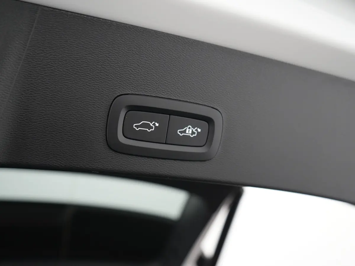 B4 Plus Dark | Harman/Kardon | Elek Stoelen | Camera | Trekhaak | Adaptive Cruise | BLIS | Pilot Assist