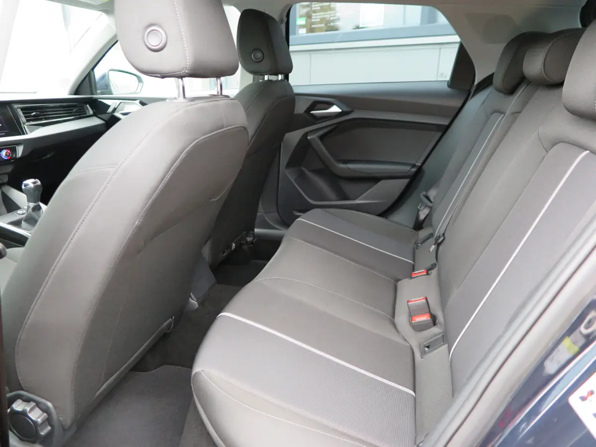 25 TFSI Advanced edition Led , Stoelverwaming, Cruise , Climate control , Soundsysteem, PDC achter,etc. Navigatie via carplay.