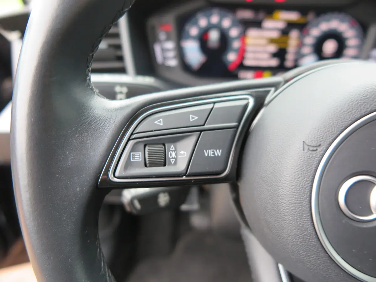 25 TFSI Advanced edition Led , Stoelverwaming, Cruise , Climate control , Soundsysteem, PDC achter,etc. Navigatie via carplay.