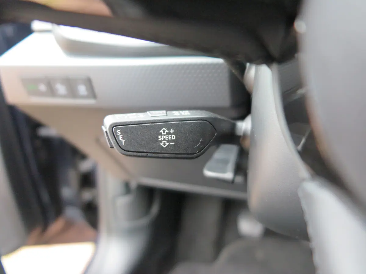 25 TFSI Advanced edition Led , Stoelverwaming, Cruise , Climate control , Soundsysteem, PDC achter,etc. Navigatie via carplay.