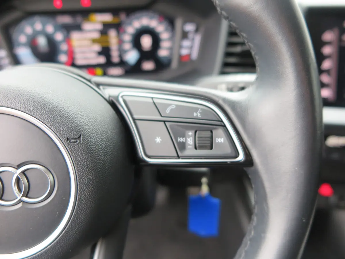 25 TFSI Advanced edition Led , Stoelverwaming, Cruise , Climate control , Soundsysteem, PDC achter,etc. Navigatie via carplay.