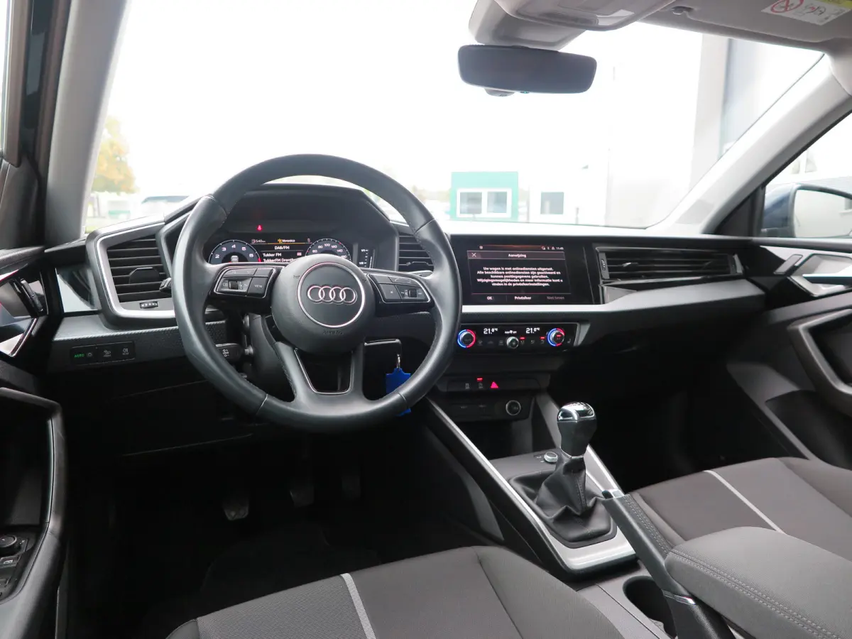 25 TFSI Advanced edition Led , Stoelverwaming, Cruise , Climate control , Soundsysteem, PDC achter,etc. Navigatie via carplay.