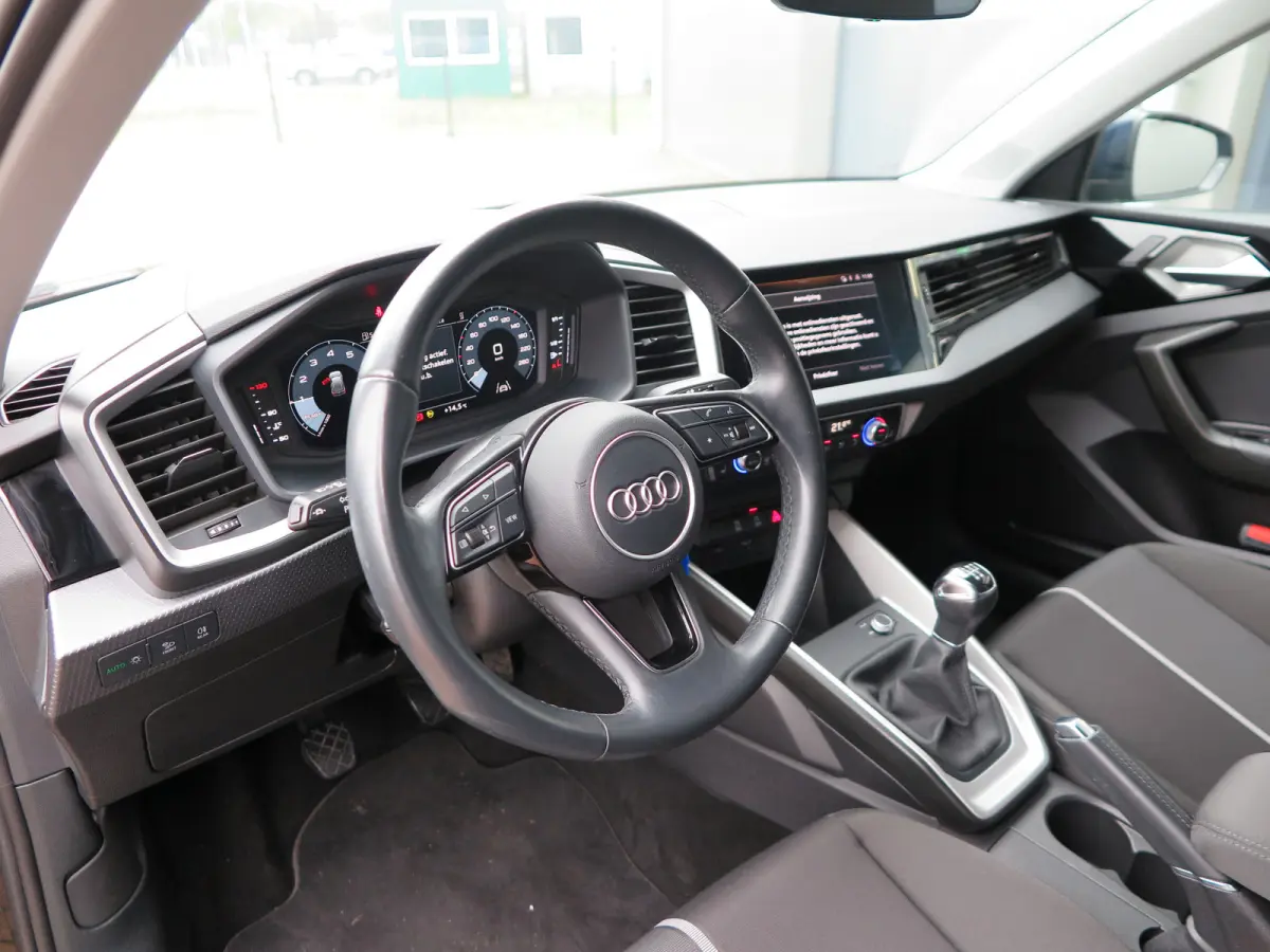 25 TFSI Advanced edition Led , Stoelverwaming, Cruise , Climate control , Soundsysteem, PDC achter,etc. Navigatie via carplay.