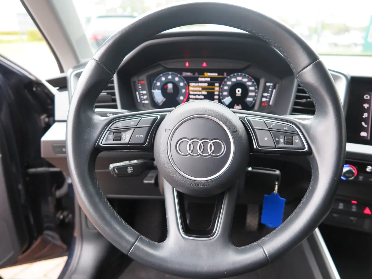 25 TFSI Advanced edition Led , Stoelverwaming, Cruise , Climate control , Soundsysteem, PDC achter,etc. Navigatie via carplay.