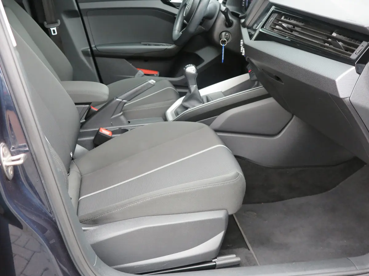 25 TFSI Advanced edition Led , Stoelverwaming, Cruise , Climate control , Soundsysteem, PDC achter,etc. Navigatie via carplay.