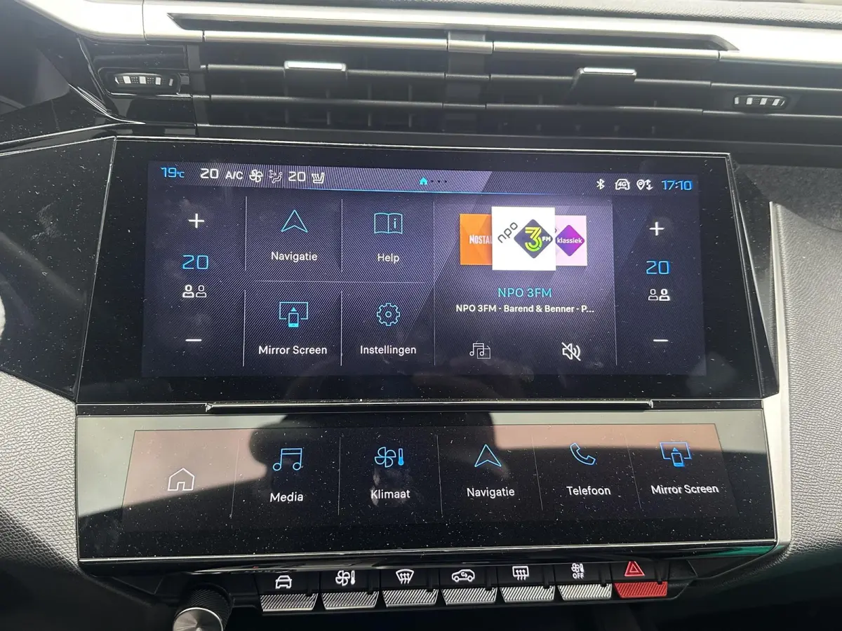 Allure 58 kWh SOH 99% | NIEUWE AUTO | ACHTERUITRIJCAMERA | KEYLESS | STOEL + STUURVERWARMING | ADAP. CRUISE | APPLE CARPLAY | RIJKLAAR INCL. 12 MND BOVAG GARANTIE |