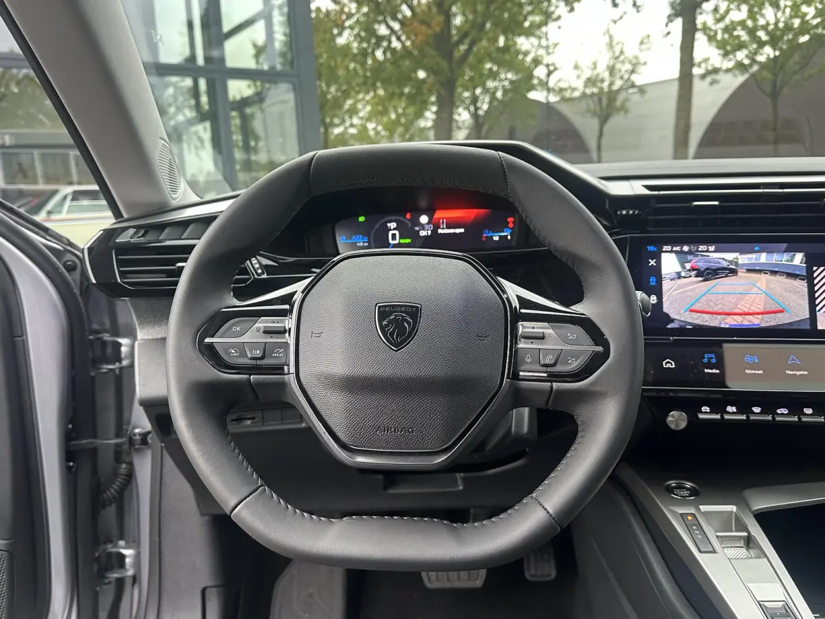 Allure 58 kWh SOH 99% | NIEUWE AUTO | ACHTERUITRIJCAMERA | KEYLESS | STOEL + STUURVERWARMING | ADAP. CRUISE | APPLE CARPLAY | RIJKLAAR INCL. 12 MND BOVAG GARANTIE |